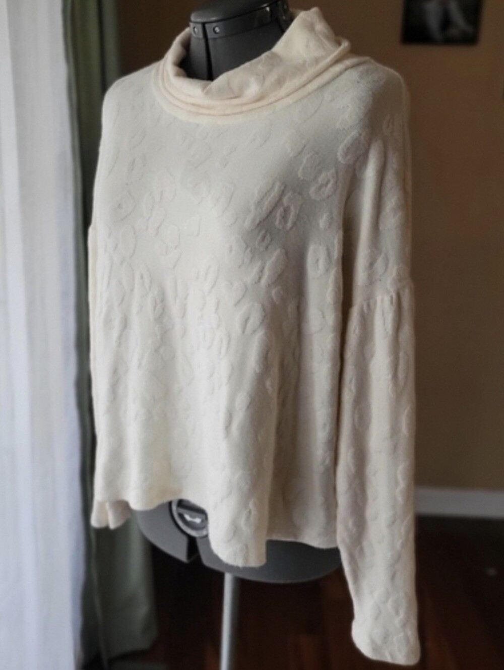 Cream Embossed Leopard Cowl Neck Sweater Textured Soft Knit Womens Large Nouvida